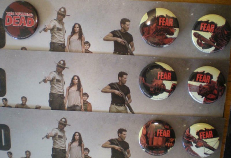 WALKING DEAD Promo set, Zombies,with 9 Promo Cards / misc, + 3 buttons, 1 2