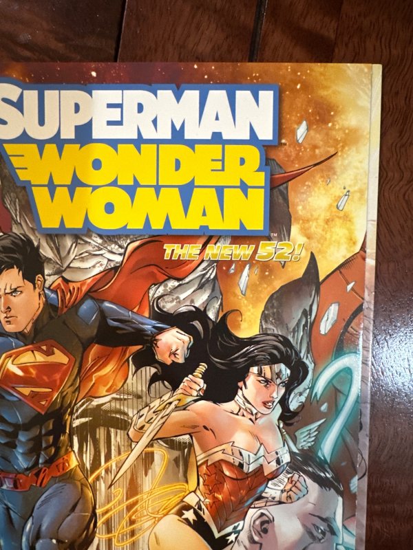 Superman/Wonder Woman #1 (2013)