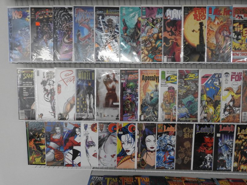 Huge Lot 150+ Comics W/ Vampirella, Dawn, Avengelyne, Razor+ Avg VF+ Condition!!
