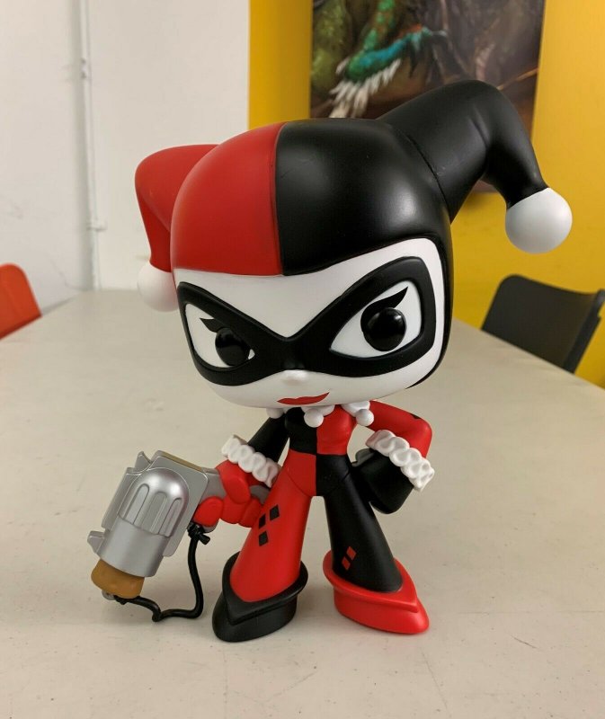 Funko DC Super Deluxe Vinyl Harley Quinn 10-Inch Vinyl Figure 