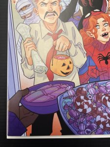 ULTIMATE SPIDER-MAN #22 1:25 MARGUERITE SAUVAGE VAR MARVEL IN-HAND PROSHIPPER