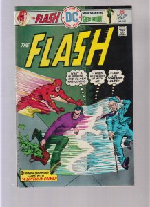 Flash #238 - Ernie Chan Cover Art. Green Lantern App. (7.5/8.0) 1975