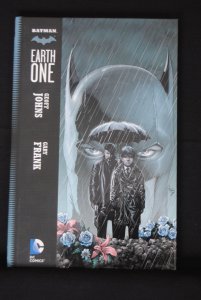 Batman Earth One, Hardcover