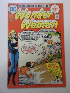 Wonder Woman #216 (1975) FN Condition!