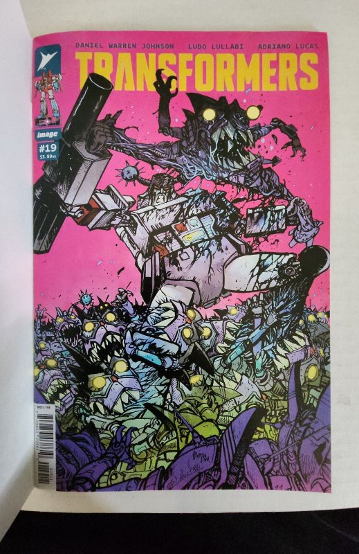 Transformers #19 (2025) Virgin Variant Cover