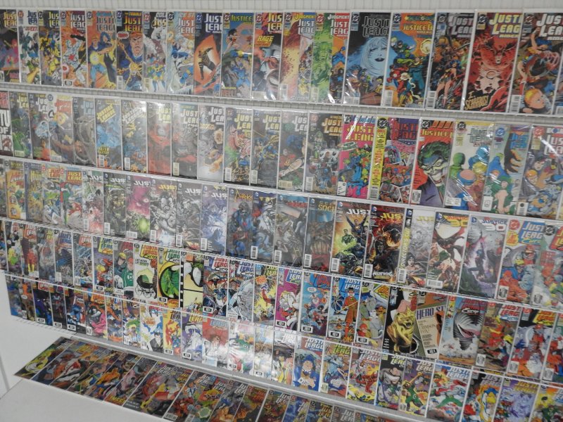 Huge Lot 140+ Comics ALL JUSTICE LEAGUE!! Avg VF+ Condition!