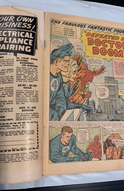 Fantastic Four #17 (1966) vs Dr doom see dewcription