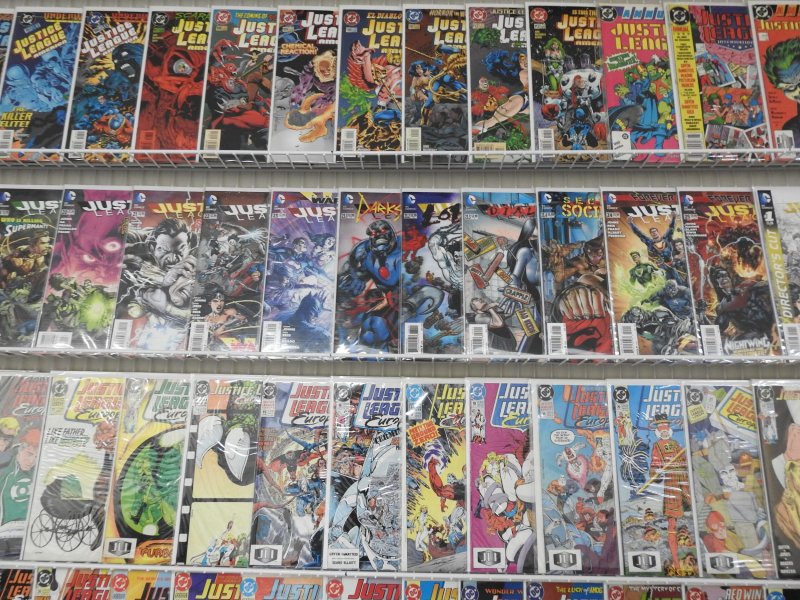 Huge Lot 140+ Comics ALL JUSTICE LEAGUE!! Avg VF+ Condition!