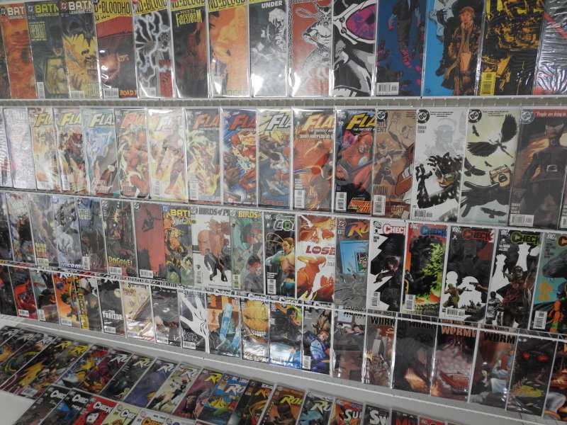 Huge Lot 140+ Comics W/ Flash, Catwoman, Batman, +More! Avg VF/NM Condition!