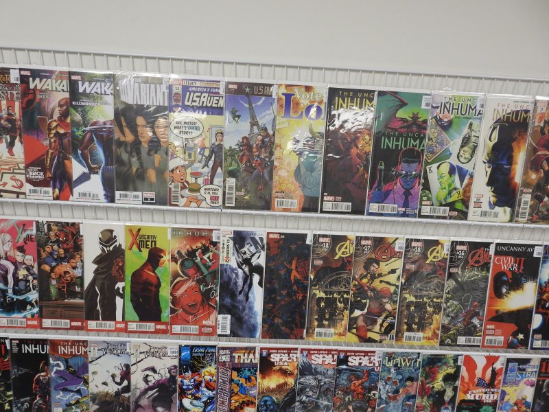 Huge Lot 150+ Comics W/ X-Men, Inhumans, Avengers, +More! Avg VF- Condition!