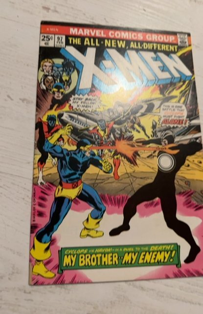 The X-Men #97 (1976)brother vs brother - small spin split lower chip out