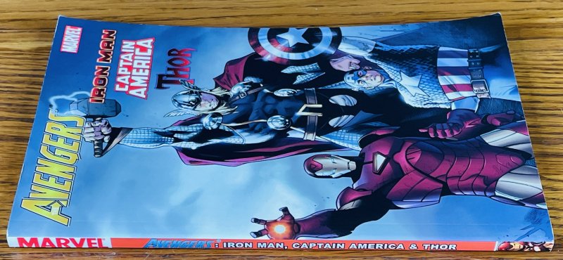 AVENGERS IRON MAN CAPTAIN AMERICA & THOR TPB BOOK Marvel 2010