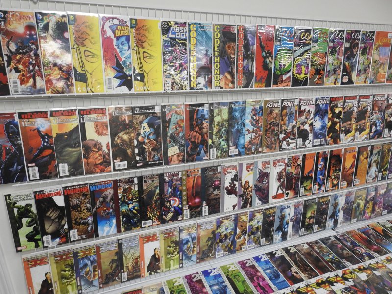 Huge Lot 170 Comics W/ The Ultimates, Ultimate X-Men, Ultimate War, +More Avg VF