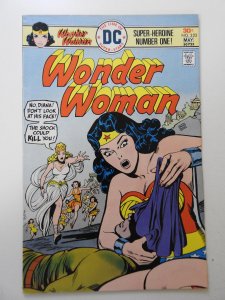 Wonder Woman #223 (1976) VG+ Condition!