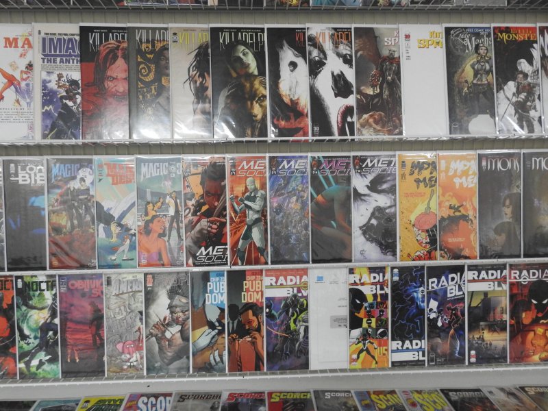 Huge Lot 140+ Comics W/ Gunslinger Spawn, Radiant Black, +More! Avg VF/NM Cond