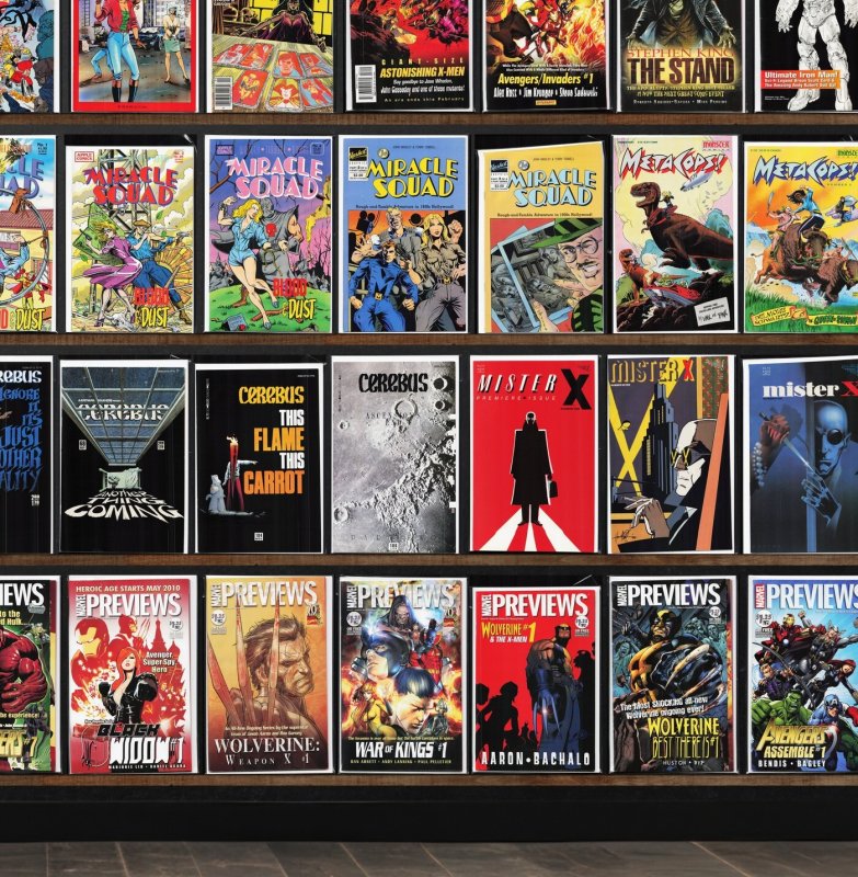 Huge Lot 130+ Comics with Marvel Previews, Hero Sandwich & More!