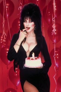 Elvira Meets HP Lovecraft #5 2024 Photo 1:15 Variant Dynamite EB111