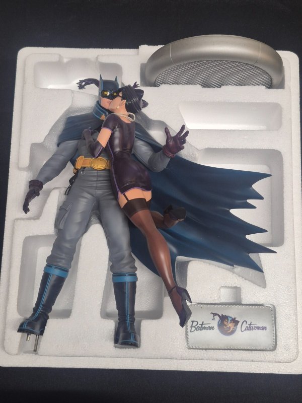 DC Collectibles DC Bombshells Batman & Catwoman Statue 1373/5000