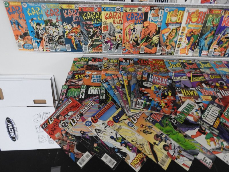 Huge Lot 200+ Comics W/ Flash, Wonder Woman, Superman+ Avg VF- Condition!!