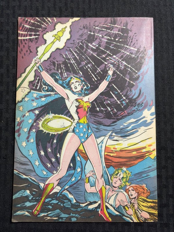 1984 THE COMIC READER Fanzine Magazine #218 FN 6.0 Wonder Woman Cover
