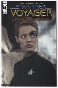 Star Trek Voyager Seven's Reckoning #1 B November 2020 IDW Dave Baker Hernandez