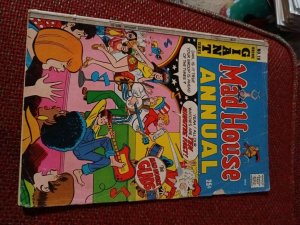 Archie Giant Series #10. Mad House Annual. Captain sprocket scifi stories 1972