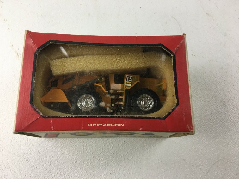 GRIP ZECHIN JAPAN 4 TRUCKS D5 BULLDOZER CATERPILLAR RAKEDOZER 920  DIECAST NIB