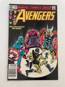 Avengers # 230 NM- Marvel Comic Book Hulk Thor Captain America Iron Man 9 J245
