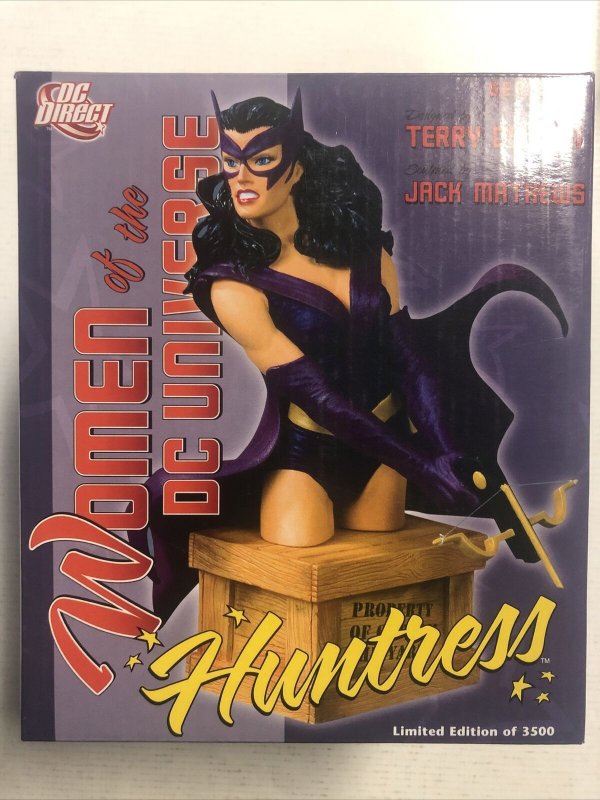 Women of The DC Universe Series 2 (2008) Huntress # 142/3500 Terry Dobson-Signed