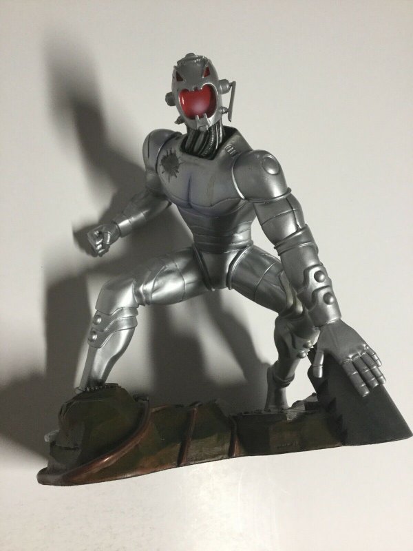 Ultron Diamond Select Toys Statue 2003 No Box Partly Broken Marvel