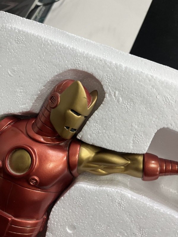 Bowen Design Iron Man Retro Version (606/2000) (damaged Statue, finger, head)