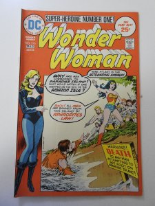 Wonder Woman #216 (1975) FN/VF Condition!