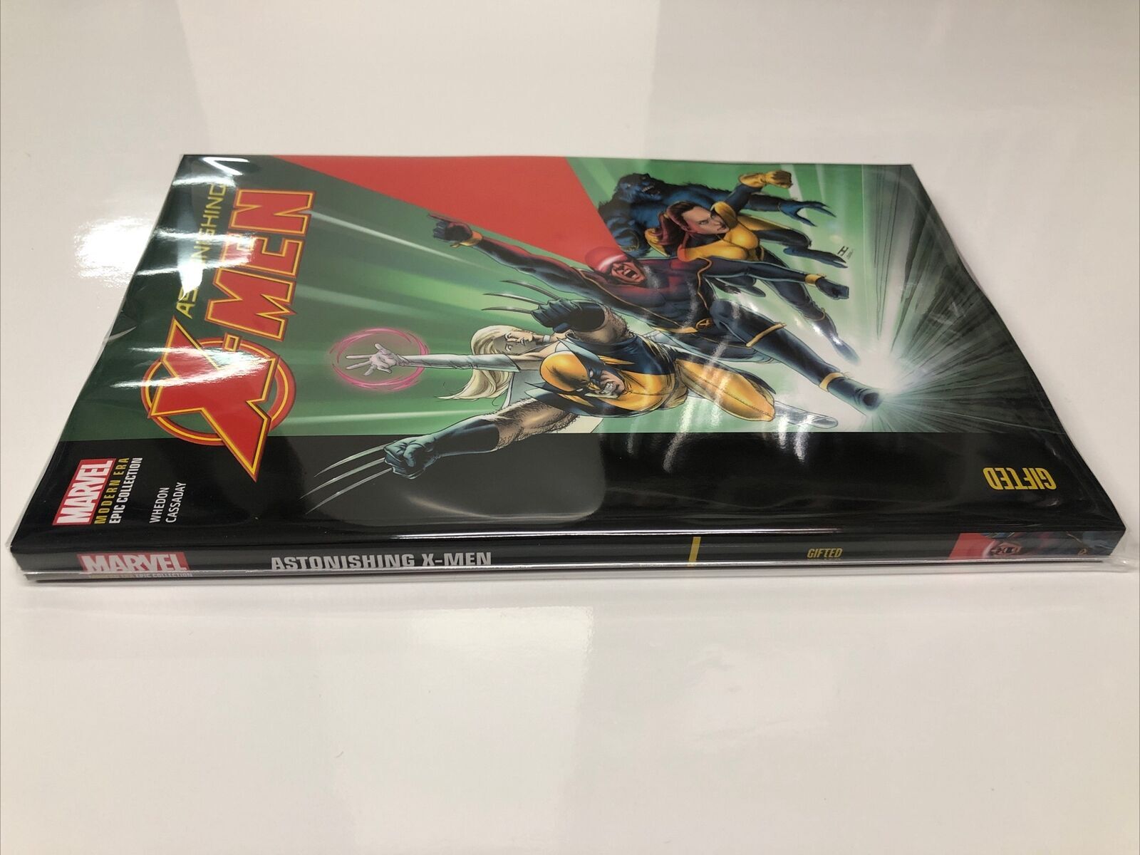 Astonishing X-Men Modern Epic Collection Vol 1: Gifted (2024) SC