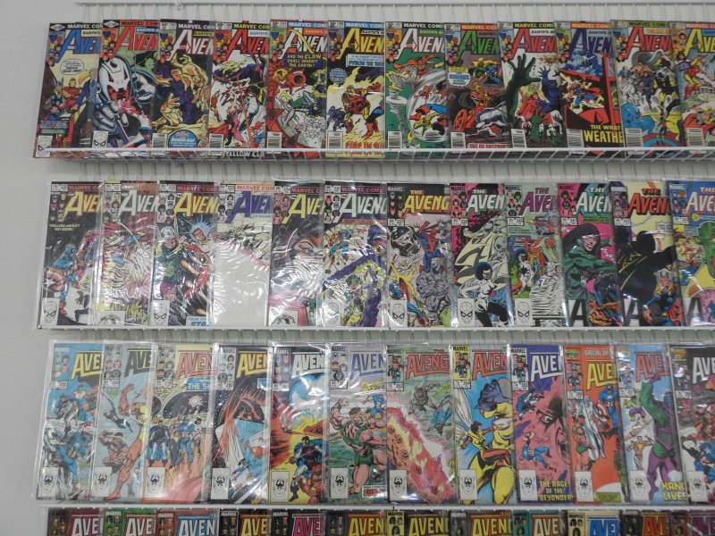 Huge Lot 200+ Comics W/ Avengers, Infinity, Uncanny+ Avg VF-NM Condition!!