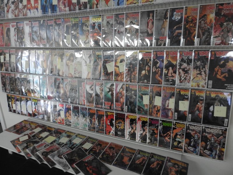 Huge Lot 130+ All Vampirella Comics!!! Avg VF/NM Condition!