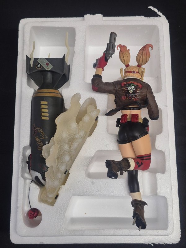 DC Collectibles DC Bombshells Harley Quinn 25 Statue 2315/5000 Riding Bomb