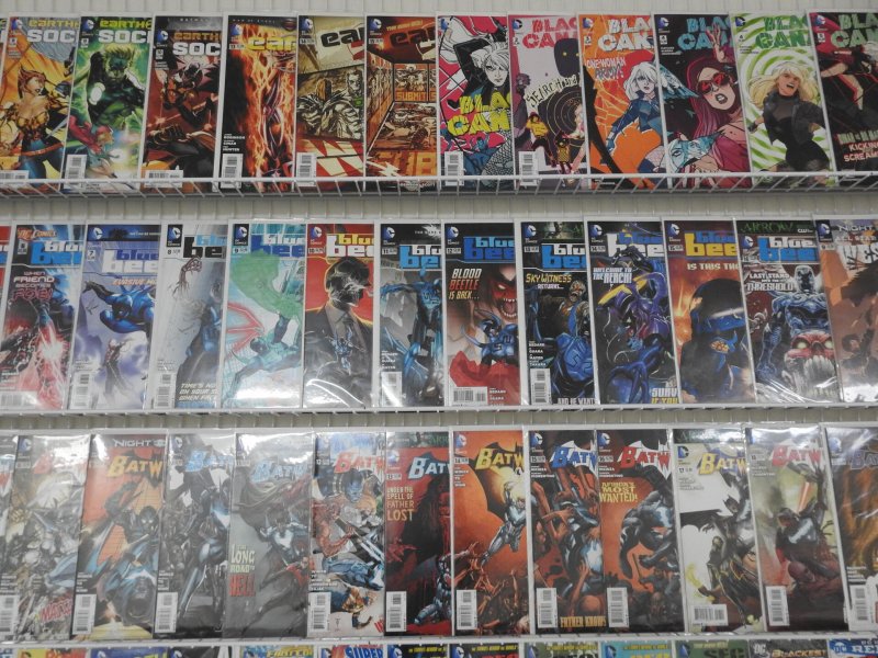 Huge Lot 160+ Comics W/ Batman, Convergence, Blue Beetle+ Avg NM- Condition!!