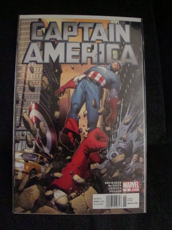 Captain America 3 2011 Ed Brubaker Story Steve McNiven Cover Art