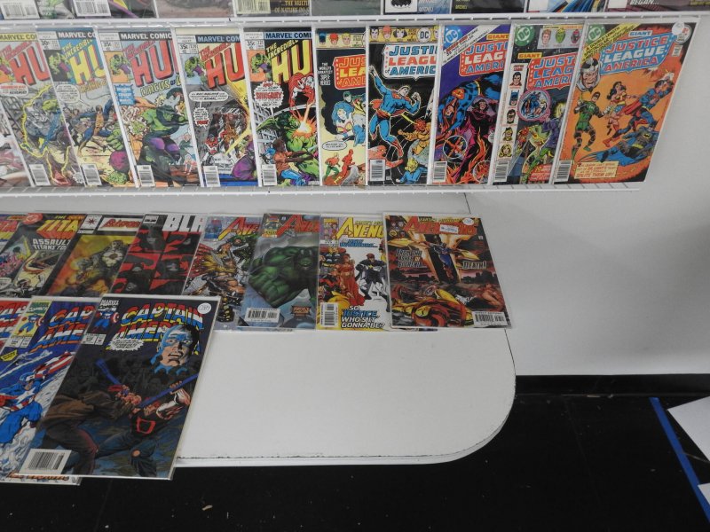 Huge Lot 140+ Comics W/ Flash, Hulk, Batman, 52, +More! Avg VF Condition!