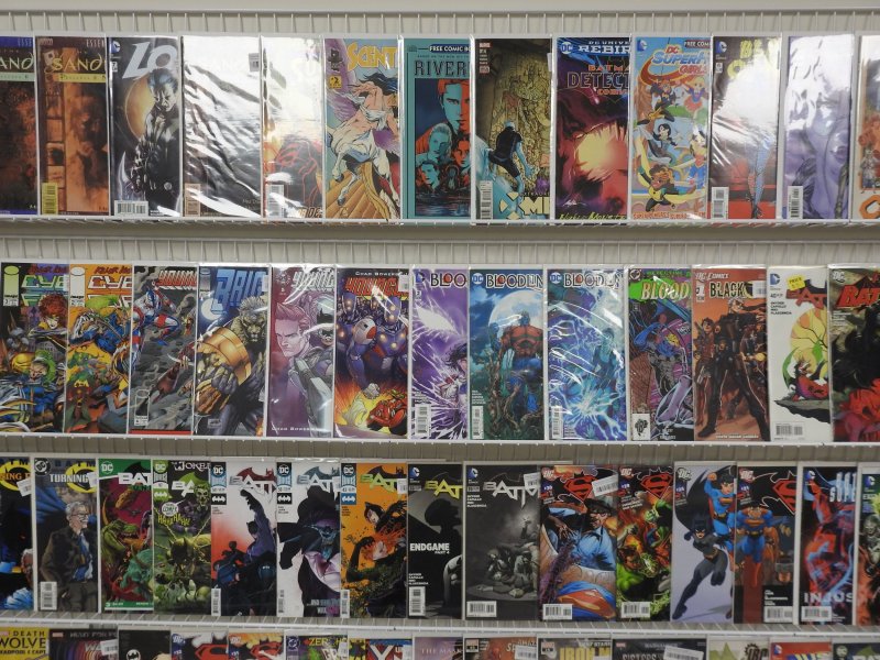 Huge Lot 150+ Comics W/ Batman, Superman, Green Lantern, +More AVG VF-