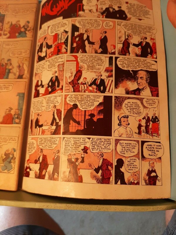 Popular COMICS #123.Golden Age. 1946. COVER DETACHED BOTTOM STAPLE. SEE PICS