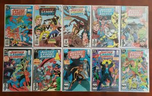 60 ISSUES OF JUSTICE LEAGUE OF AMERICA (Vol 1) SPANNING 163 - 261