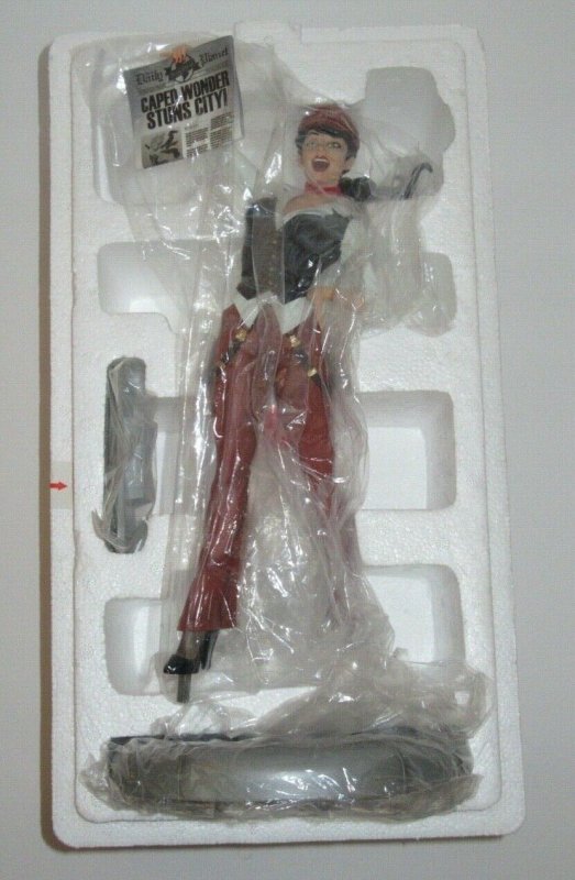 DC Bombshells LOIS LANE Ltd Ed 1529/5200 Ant Lucia DC Collectibles Statue 