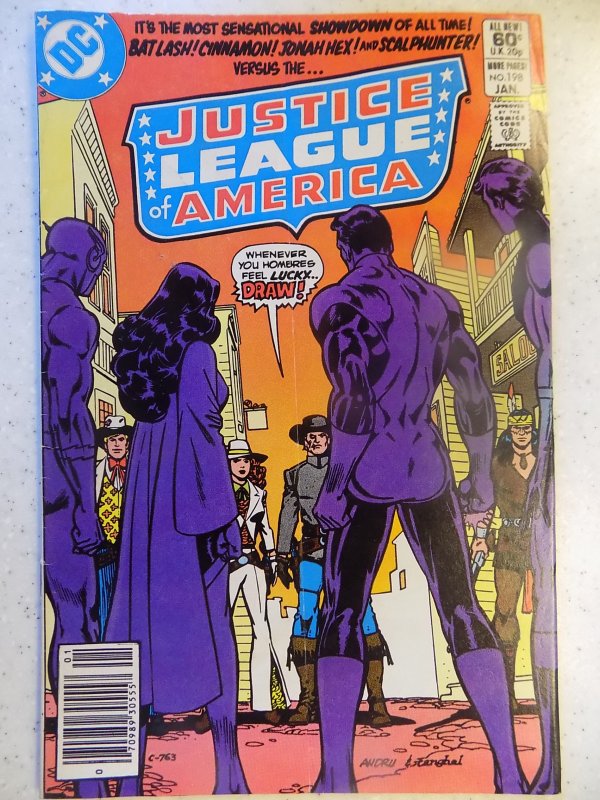 JUSTICE LEAGUE OF AMERICA # 198 LIGHT SUB CREASE