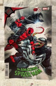 King In Black: Spider-Man Liefeld Deadpool vs Venom Variant NM