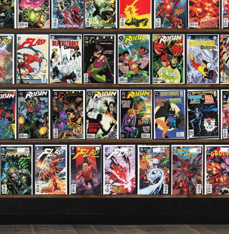 Huge Lot 140+ Comics with Robin, The Flash, Deathstroke, Aquaman & More!