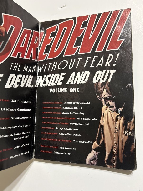 Daredevil The Devil Inside and Out TPB Vol 1 Brubaker EX-LIBRARY READER COPY