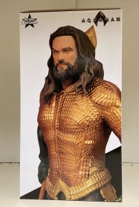 Icon Heroes Aquaman Collectible Statue