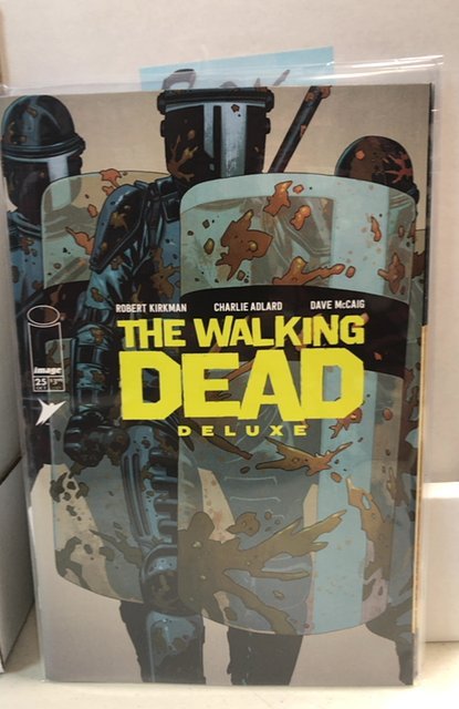 The Walking Dead Deluxe #25 Cover B (2021)
