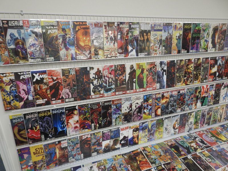 Huge Lot 150+ Comics W/ X-Men, Inhumans, Avengers, +More! Avg VF- Condition!